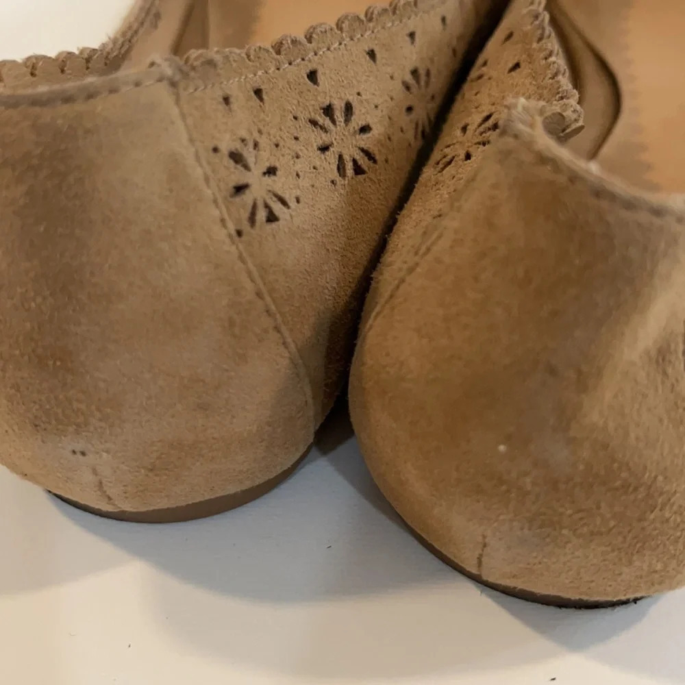 Joe’s Pointy Almond Toe Suede Cutout Flats Tan size 8.5 - Picture 8 of 16